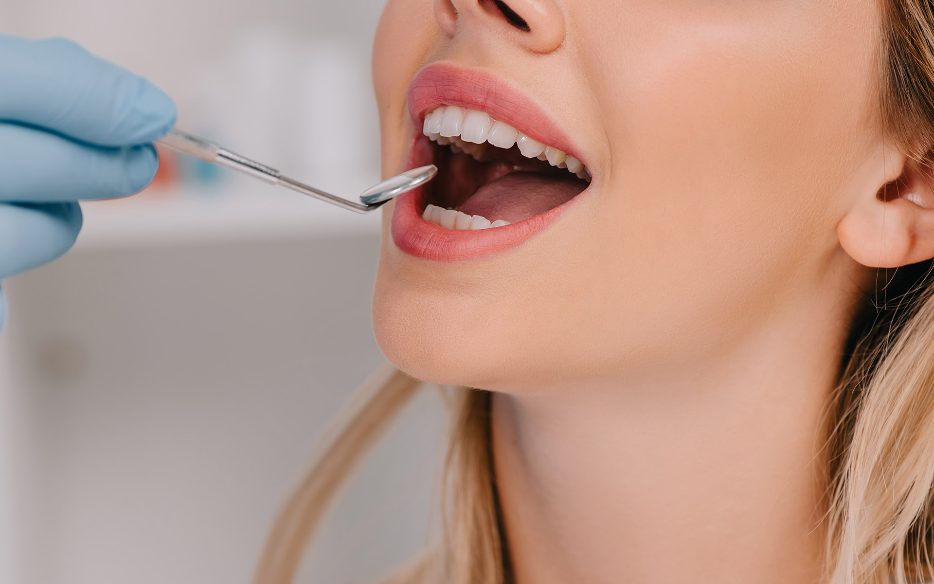 Clínica Dental Uradent sonrisa restauraciones indirectas
